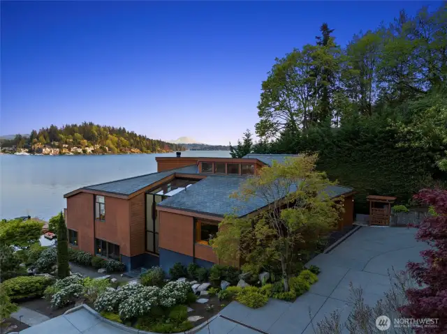 Designed by renowned architect Rick Chesmore—this signature residence features captivating, panoramic views of Mt Rainier, Bellevue skyline and all of the amazing maritime performances on the glistening waters of Meydenbauer Bay.