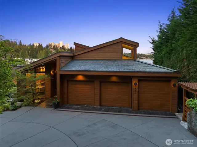 Attached 3 car garage