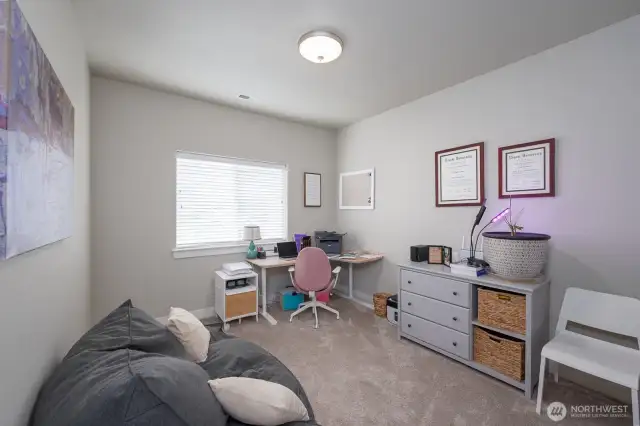 Bedroom/office-1