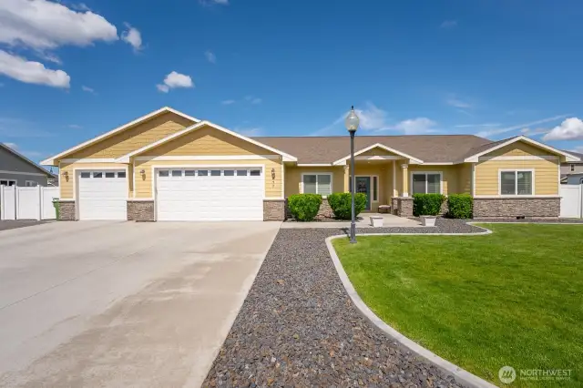 Front of home with 3 car garage and driveway parking