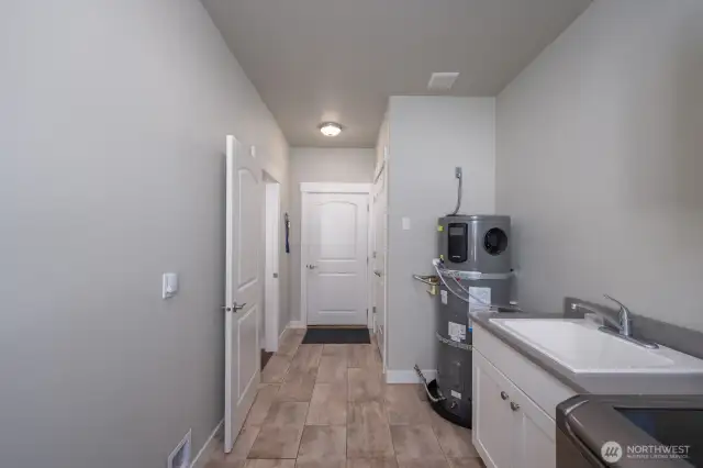 Utility sink, large laundry room