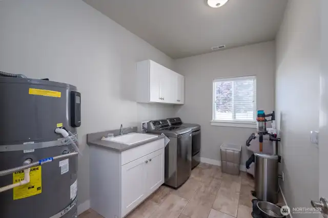 Utility sink, large laundry room