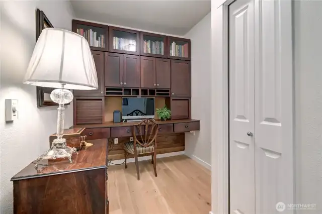Den with custom built-ins