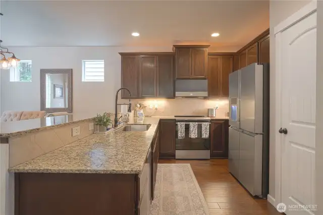 Extra Long granite bar in Kitchen. Perfect for the holidays. New stove and microwave