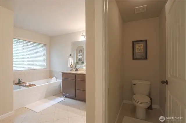 Primary 5 piece Bathroom