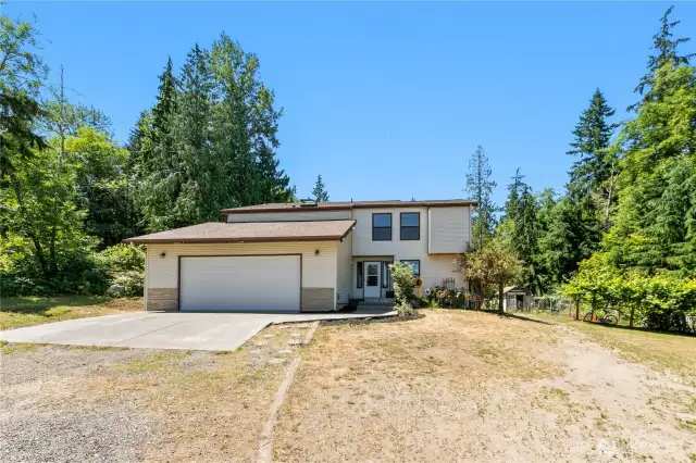Last home on private road, totally secluded!
