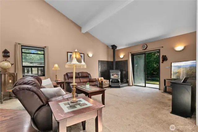 Spacious living room