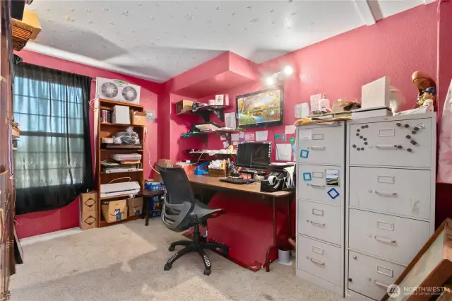 Bonus upstairs office