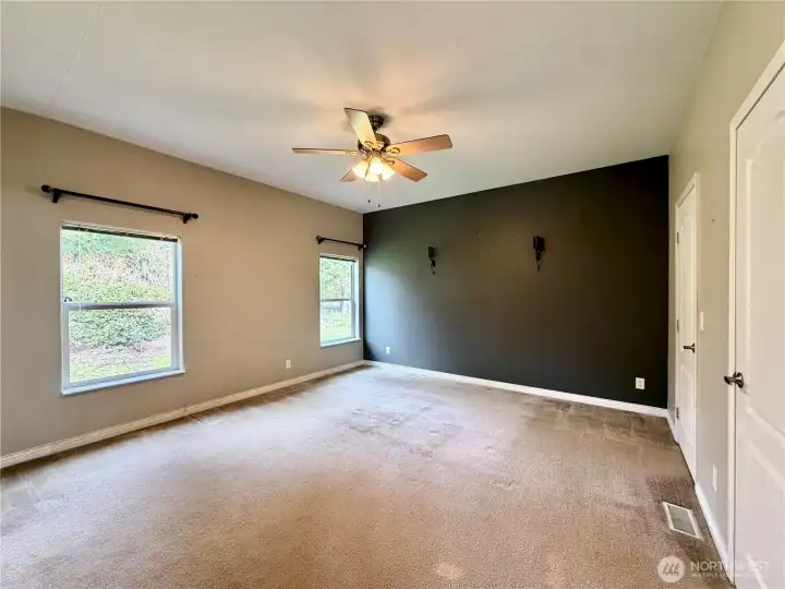 Primary Bedroom w/En-suite