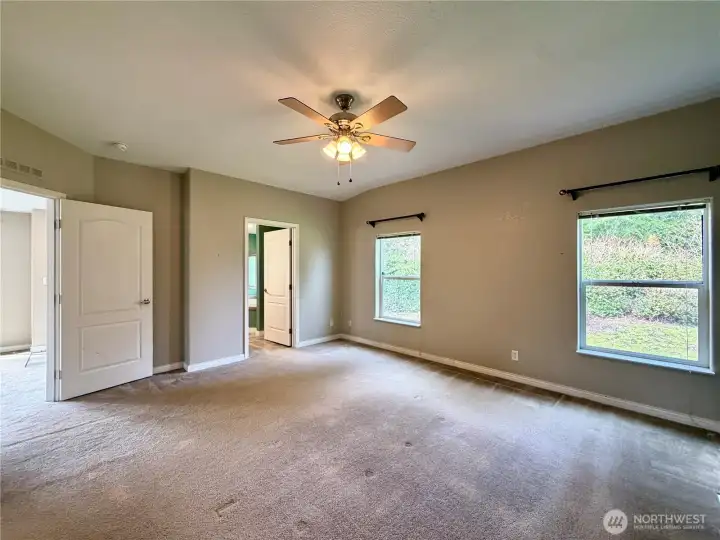 Primary Bedroom w/En-suite