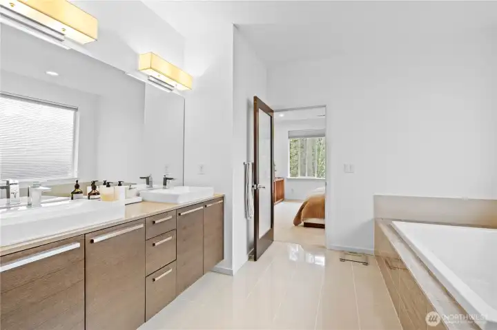 Dual sinks in the primary bath