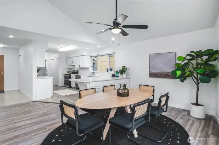 Open dinging to kitchen