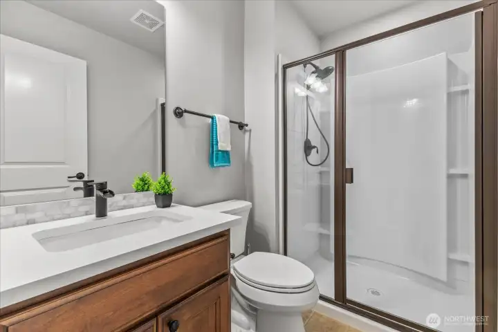 Ensuite 3/4 Bathroom!