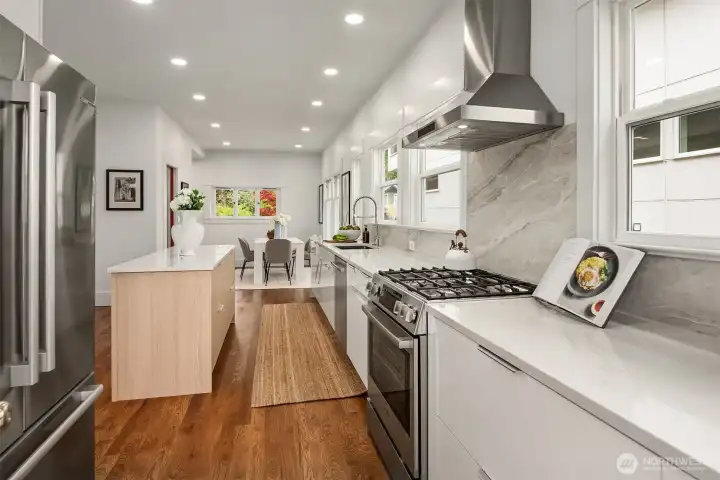 Brand new Bosch appliances throughout the kitchen.