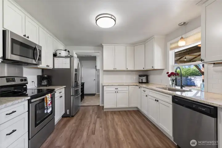 granite counters and stainless appliances