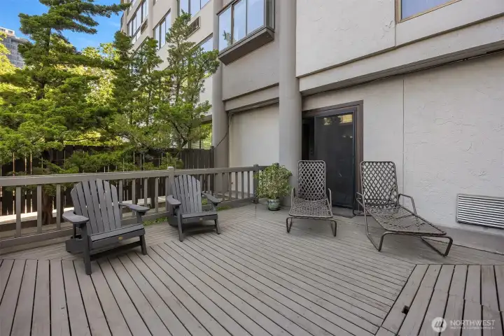 Peaceful outdoor patio off of main floor common room