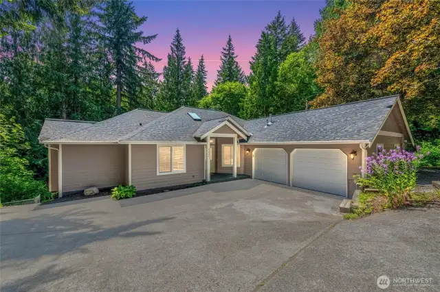 Private Forest Retreat with Versatile Living & Airbnb Potential Near Fairhaven