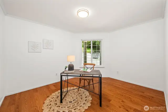Additional flex room great for an office off the kitchen or make it a walk in pantry. This room is a great space to use for a variety of needs.