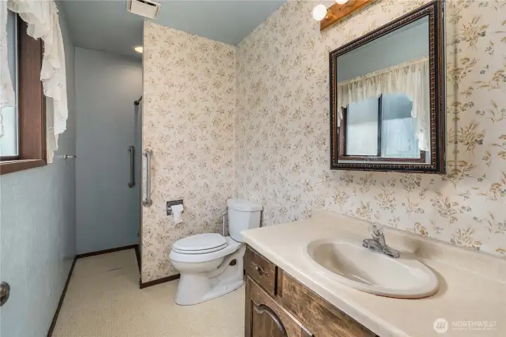 Master Bathroom w/ shower.