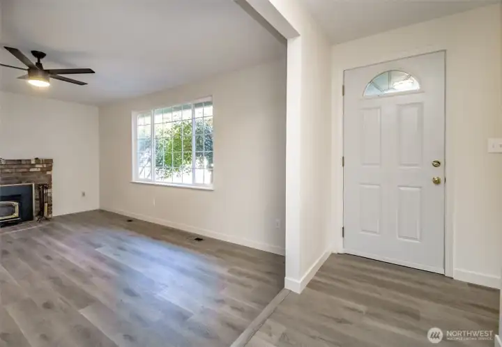 Spacious living room right off main entrance