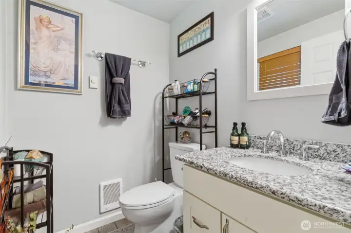 Downstairs 1/2 bathroom