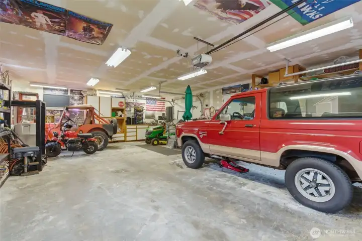 Detached 2-car garage