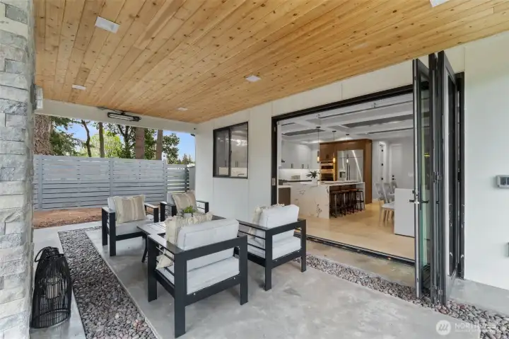 Covered Back Patio w/Fireplace & Dual Heaters