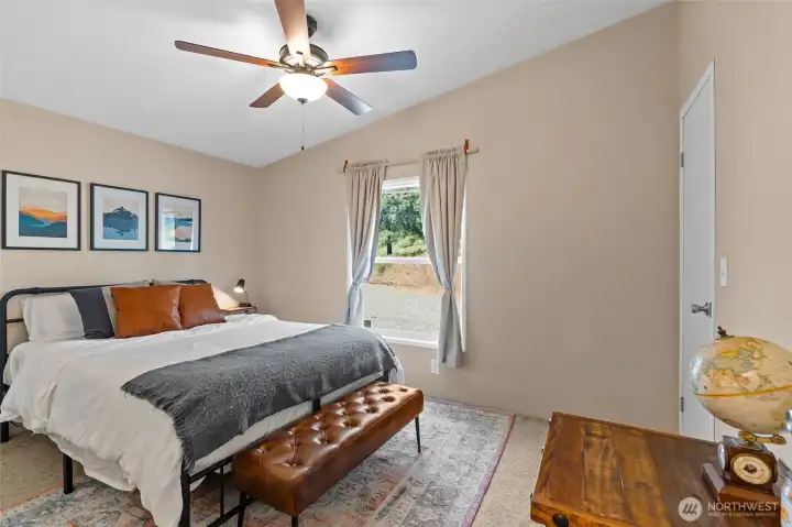 Large 2nd bedroom
