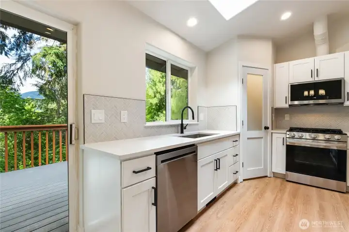 Lots of countertop space Lots of countertop space