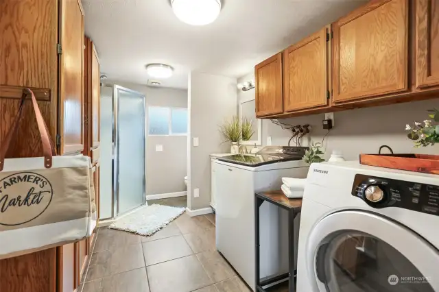 Laundry area/2nd bathroom.