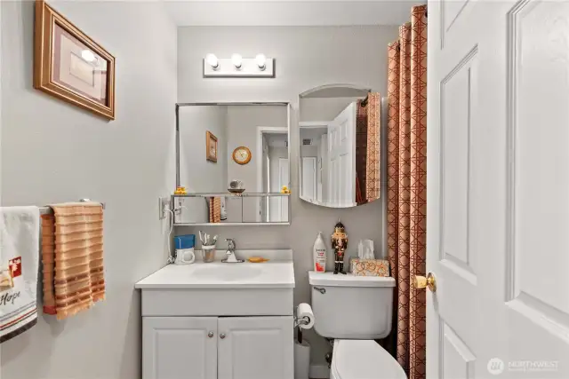 Full bath in upstairs