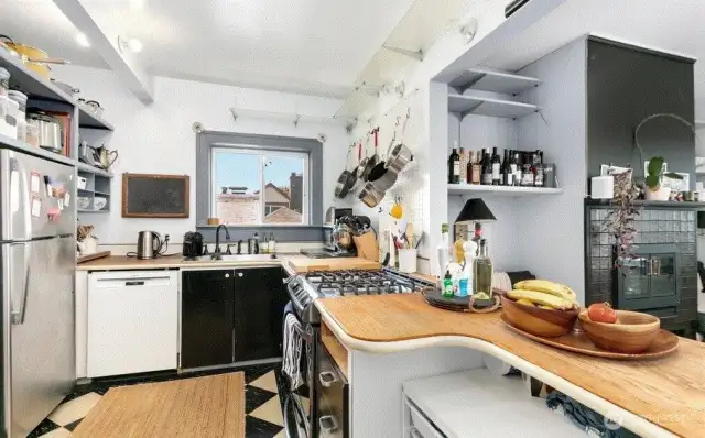 Unit 4 Previous Tenant