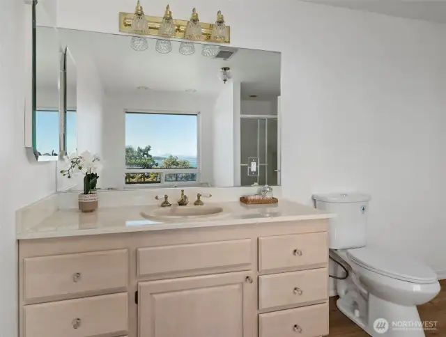 Primary bedroom ensuite bath