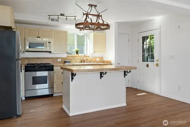 Downstairs includes a separate apartment with it's own private entry. This space is perfect for extended family stays/guest suite or rent it out for extra income.