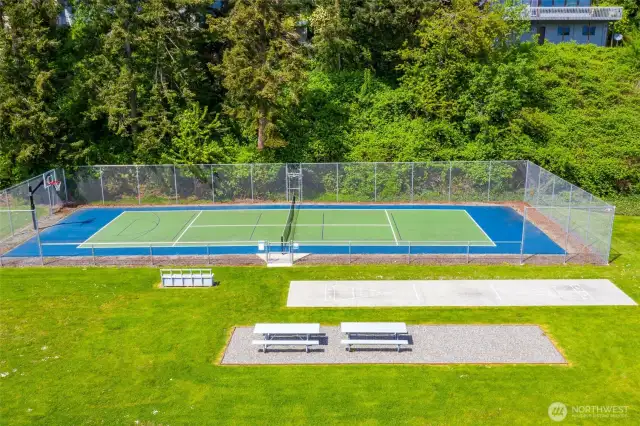 Enjoy a game of tennis, pickle ball or basket ball at Mariner's Cove community sport court!