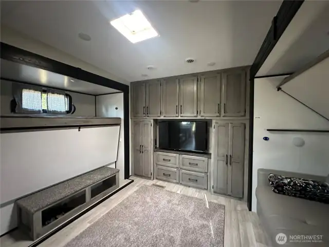 Second bedroom with bunkbeds