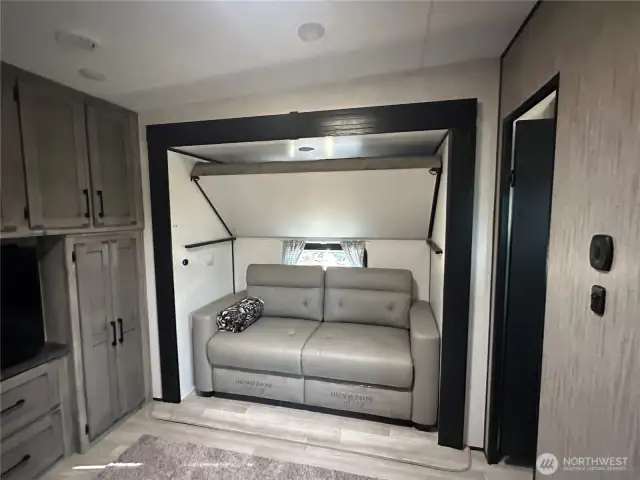 Second bedroom hide-a-bed