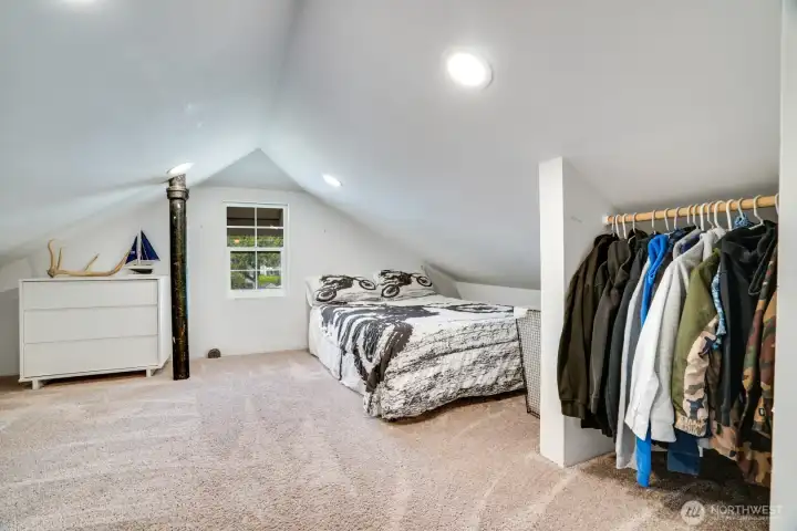 Some built-in storage space is provided. All windows have been upgraded.