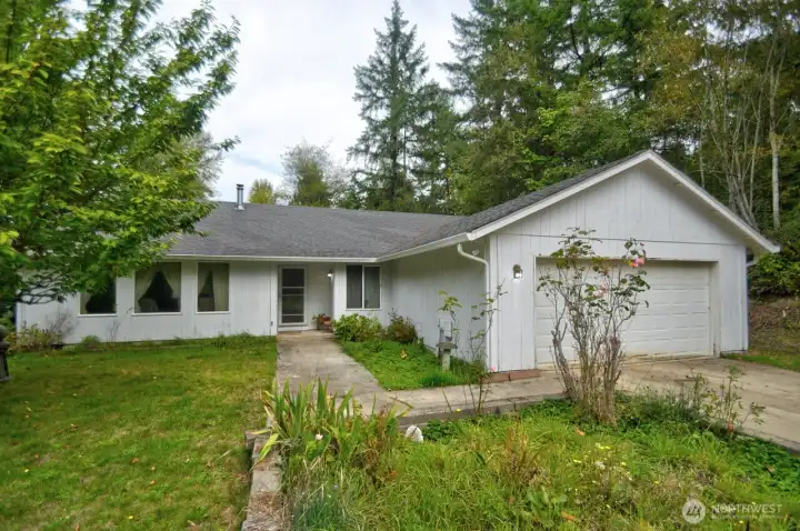 Country 4 bdroom, 2 bath Rambler