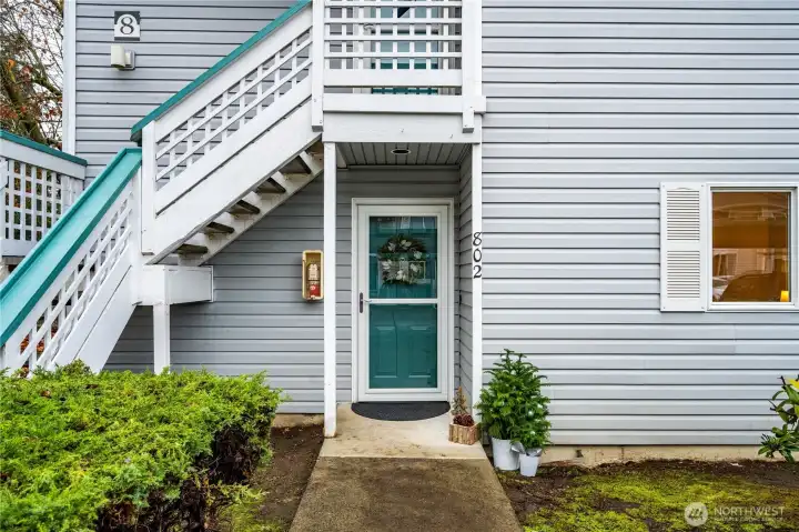 The no-step entry provides easy access into this lovely condo.