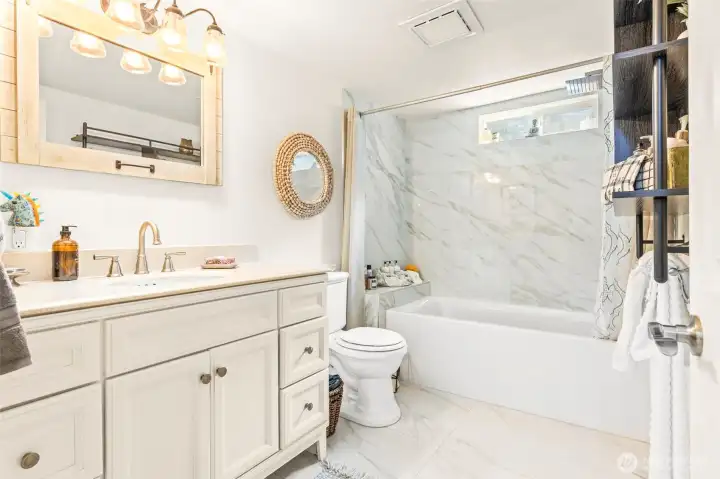 Full Bath with fresh tile and fixtures!