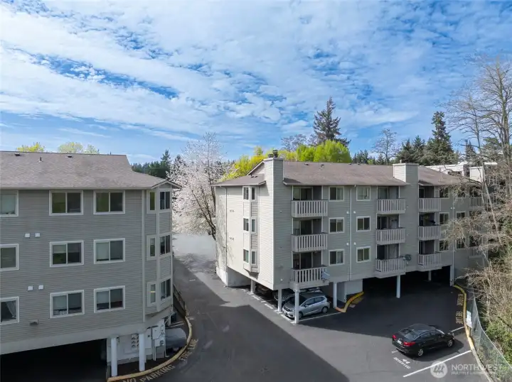 Well-kept complex in a well-regarded area.