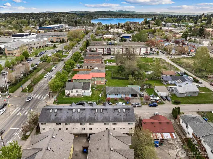 20 minute walk to the lake! Parks, boat launch, and swimming beach all at the end of the road.