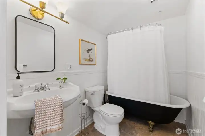 Original clawfoot tub!