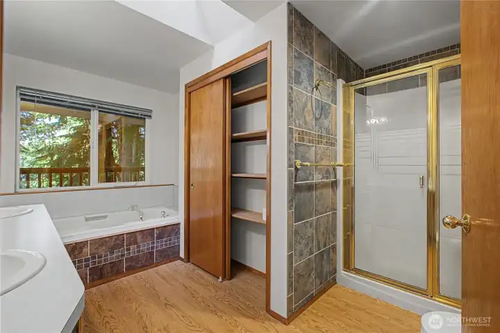 Primary with jetted tub and lake view!