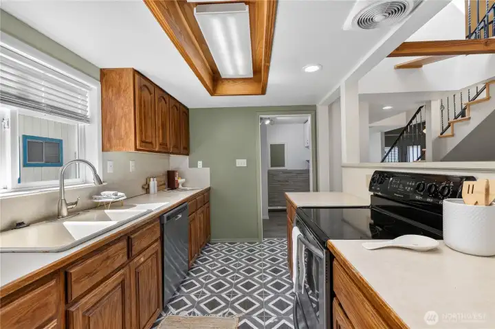 Thoughtfully designed kitchen provides efficient workspace, abundant storage, and an easy connection to the dining area. Thoughtfully designed kitchen provides efficient workspace, abundant storage, and an easy connection to the dining area.