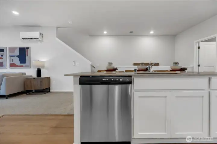 Fridge- stove/0ven and dishwasher included!