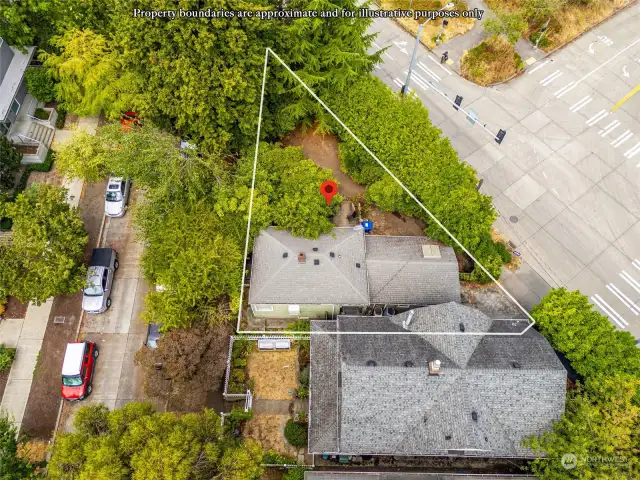 **Investment Opportunity in Fremont!** Located in the highly desirable Fremont neighborhood, this property features a 3,528 SF lot zoned L3 (M1), making it ideal for a new multifamily development.