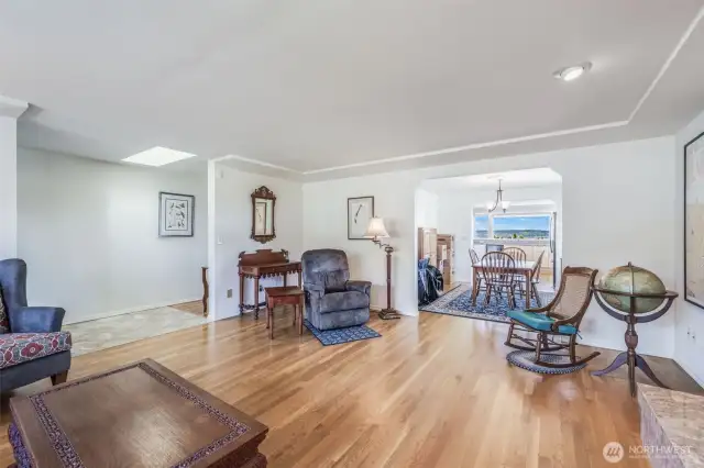 Large living room perfect for entertaining and welcoming guests. Flows perfectly into the dinning room and kitchen