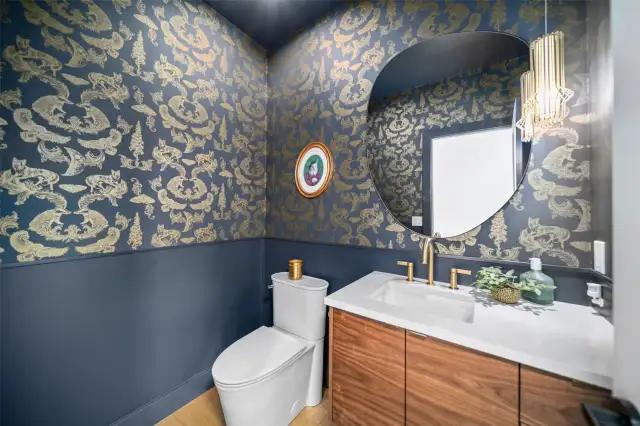 Upstairs guest bath